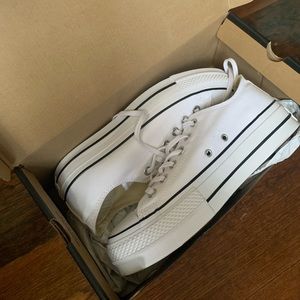 Women’s Low Top Platform Converse